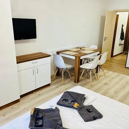 Apartment тутхон